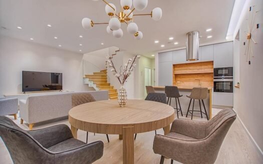 Beautiful Condo in Central Toronto